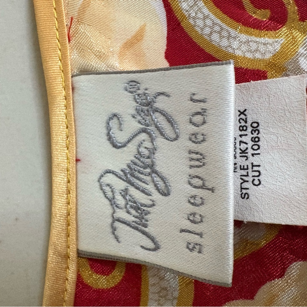 Red Graphic 3/4 Sleeve sleepwear - Picture 3 of 3